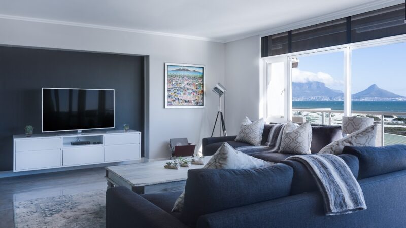 Merging Indoors and Outdoors: Designing Seamless Transitions in Home Remodeling