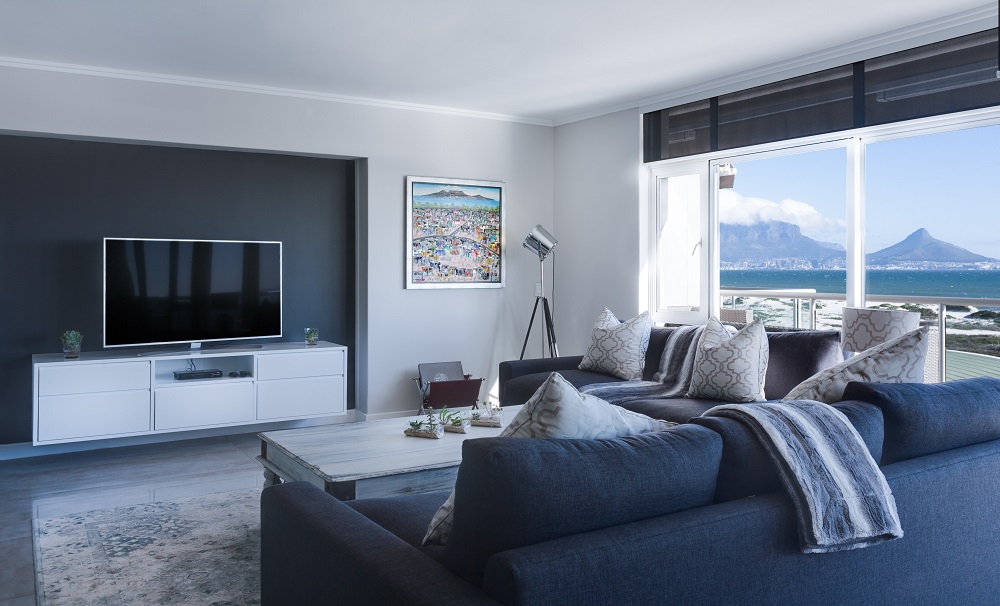 Merging Indoors and Outdoors: Designing Seamless Transitions in Home Remodeling